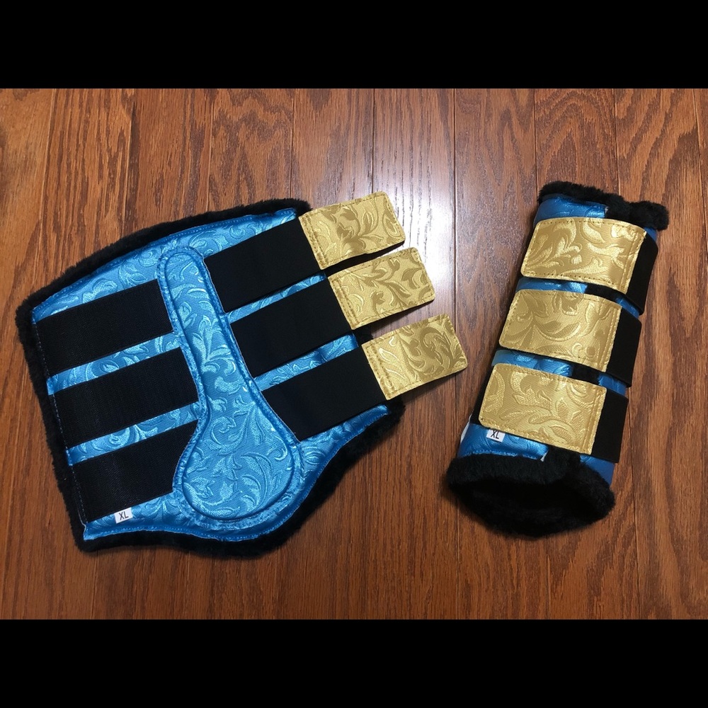 Sky Blue dressage pad and brushing boots! - Picture 2 of 3